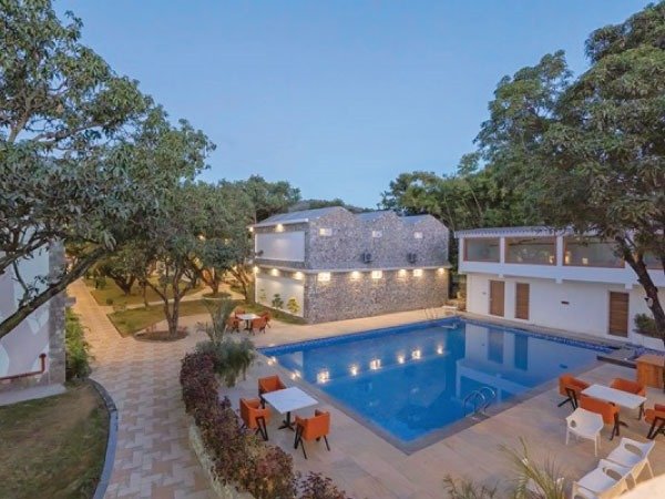 best riverside resort in jim corbett
